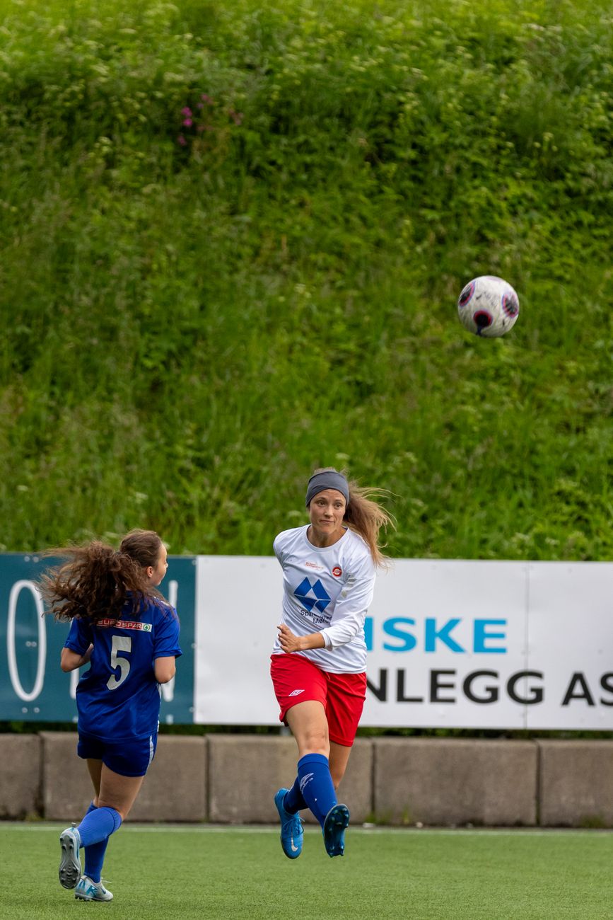 Hvor kan du se landskamp damer fotball på TV